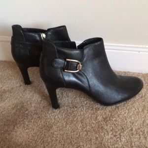 Black heeled boots